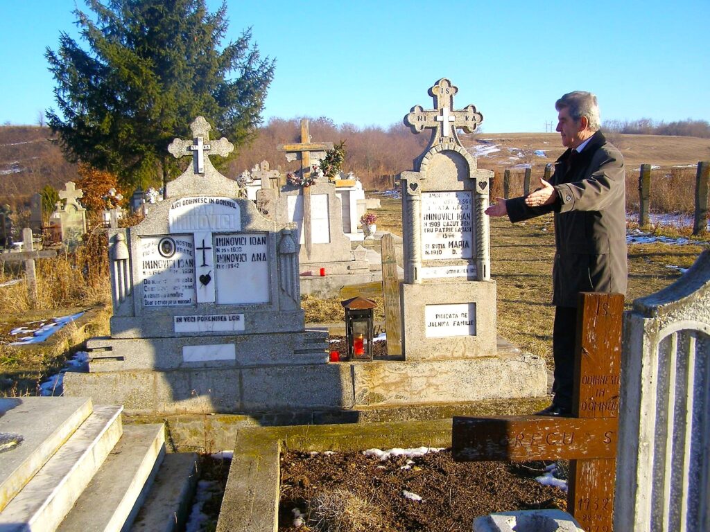 Ion Funariu în cimitirul satului Vad