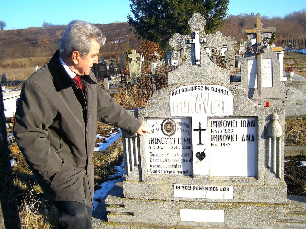 Ion Funariu în cimitirul satului Vad
